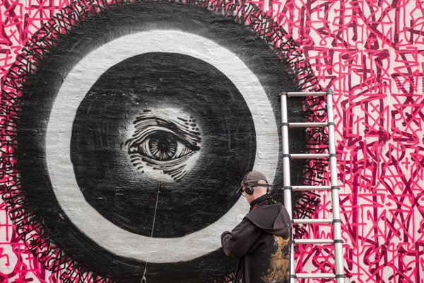 Comment les expositions d'art itinérantes peuvent-elles enrichir l'éducation artistique ?